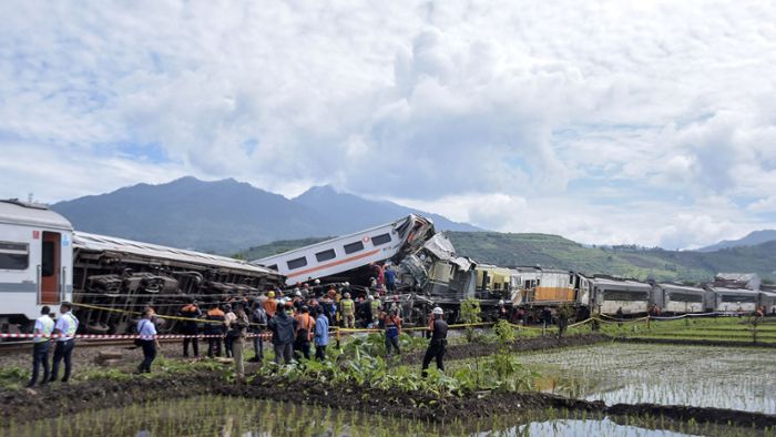 Vier Tote und viele Verletzte bei Zugunglück in Indonesien