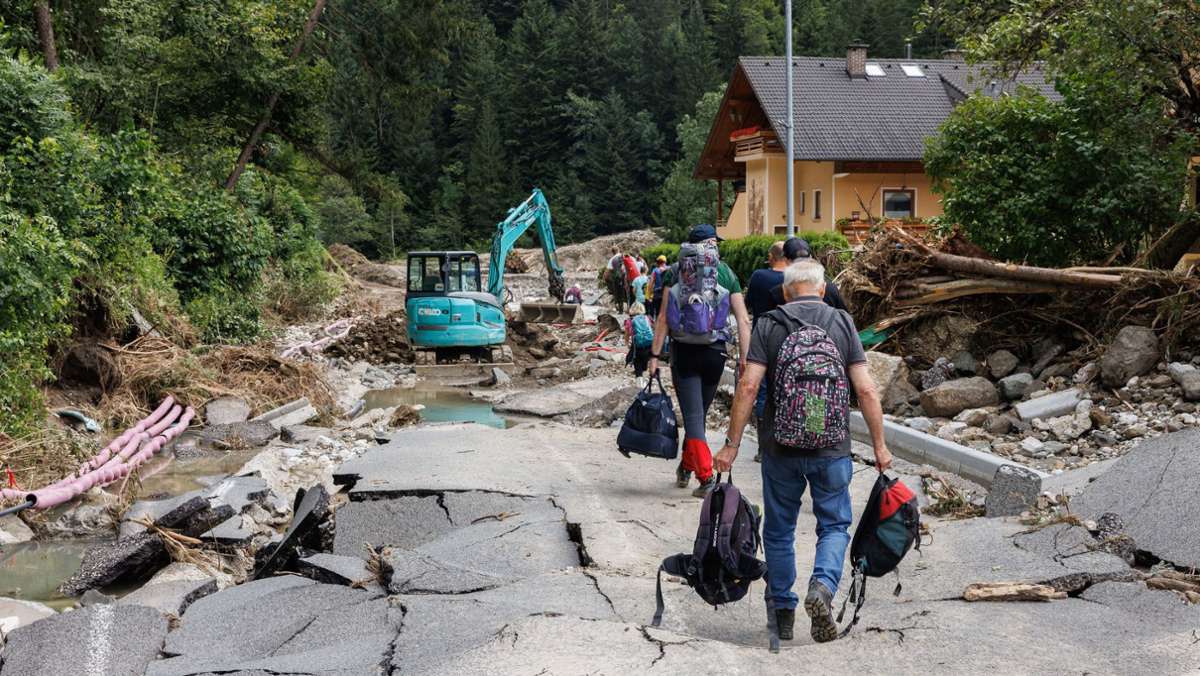 Hochwasserkatastrophe in Slowenien: Aufräumen, helfen und mittendrin eine Schlammschlacht