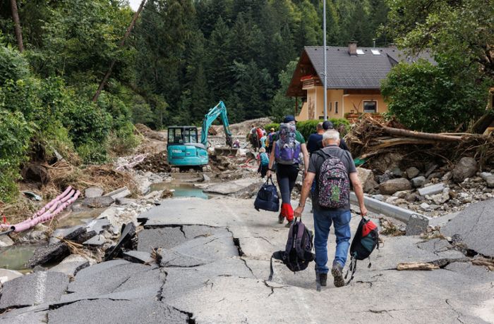 Hochwasserkatastrophe in Slowenien: Aufräumen, helfen und mittendrin eine Schlammschlacht