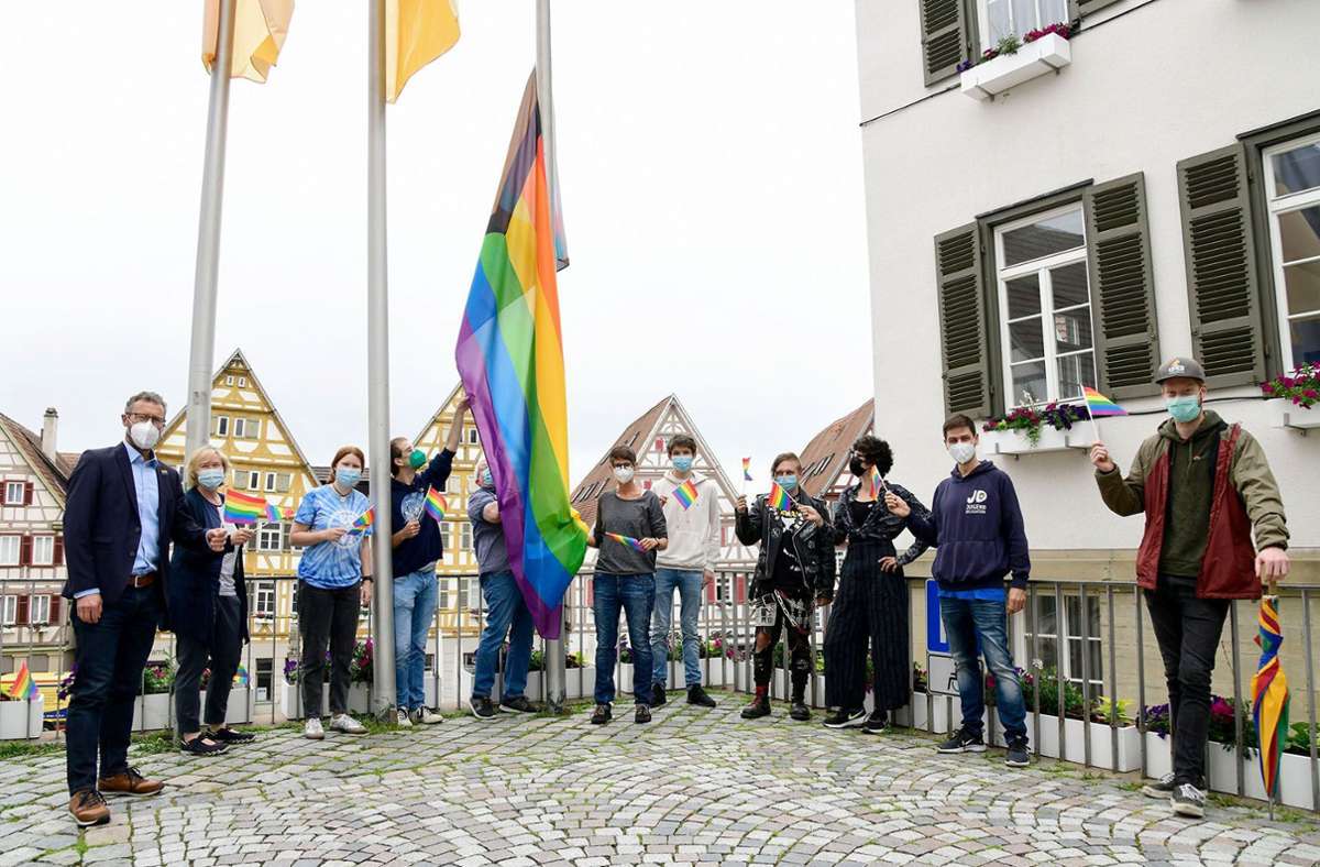 Pride Month in Herrenberg: Regenbogenflagge für mehr Akzeptanz