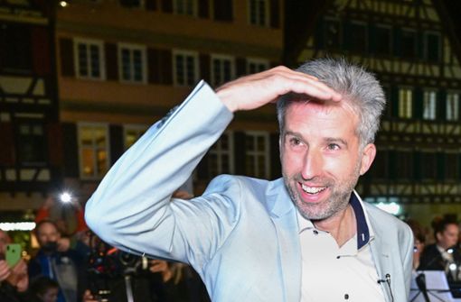Aufgeweckt und lässig drauf: Boris Palmer am Abend der gewonnenen OB-Wahl in Tübingen. Foto: dpa/Bernd Weißbrod