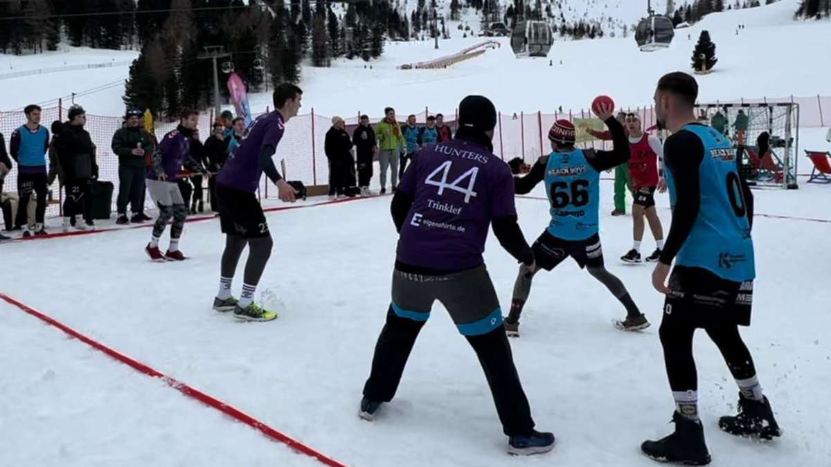 Spektakel auf über 2000 Metern Höhe: Schwäbisches Handball-Duell auf Schnee
