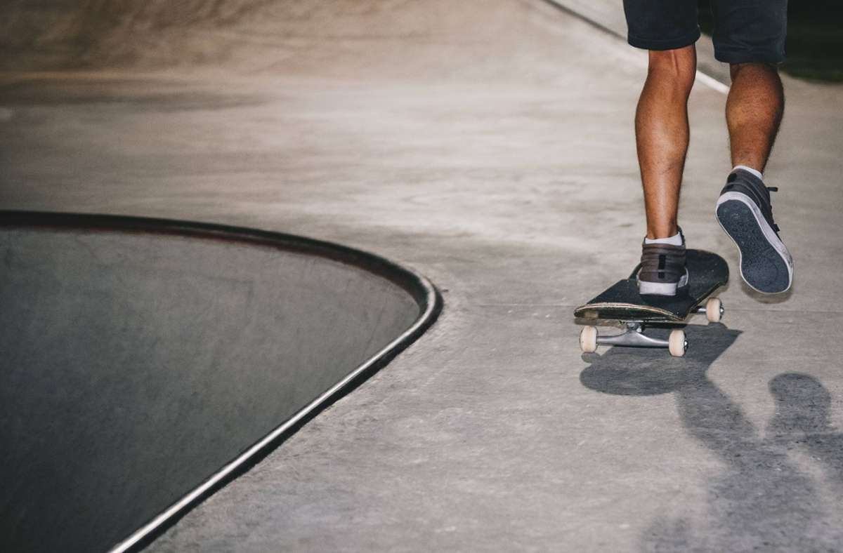 Auf Skateranlage in Tuttlingen: Unbekannte Täter verletzen jungen Mann schwer am Kopf