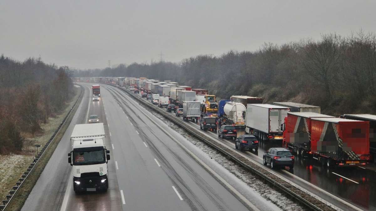 Eisschicht auf der Autobahn: A5 wieder frei – Unfälle im Minutentakt