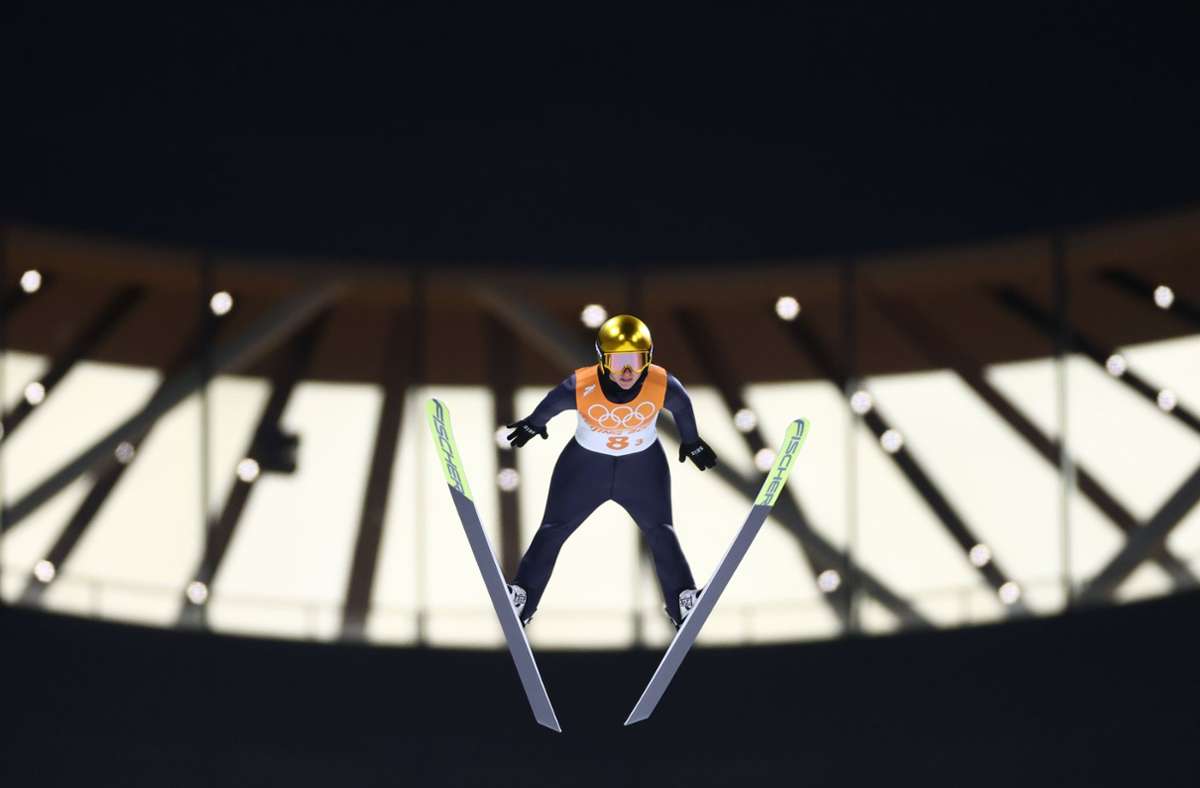 Twitter-Reaktionen zum Skispringen bei Olympia 2022: „Was eine Farce, dieser Mixed-Wettbewerb!“
