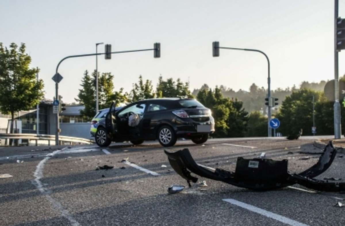Nach einem Vorfahrtsfehler kam es am Dienstagmorgen zu einem Unfall im Kreuzungsbereich  Berliner Straße/Glemseckstraße in Leonberg.
