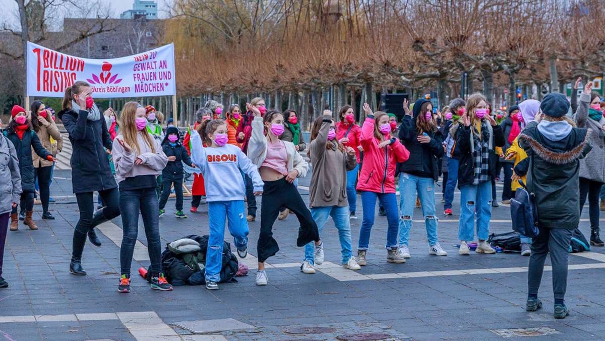 Flashmob am Elbenplatz: Frauen tanzen gegen Gewalt