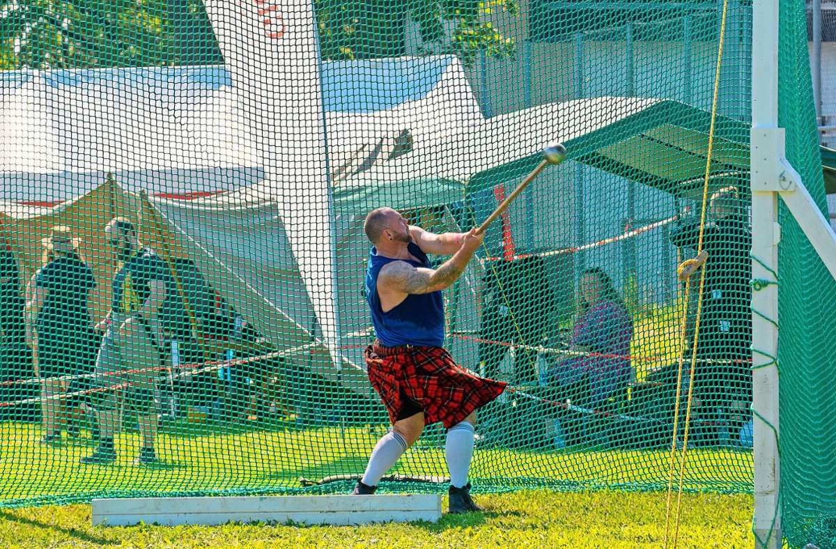 Hammerwerfen, Gewichtweitwurf, Gewichthochwurf, Steinstoßen und Baumstammdrehen sind die Disziplinen der Highland Games in Oßweil.
