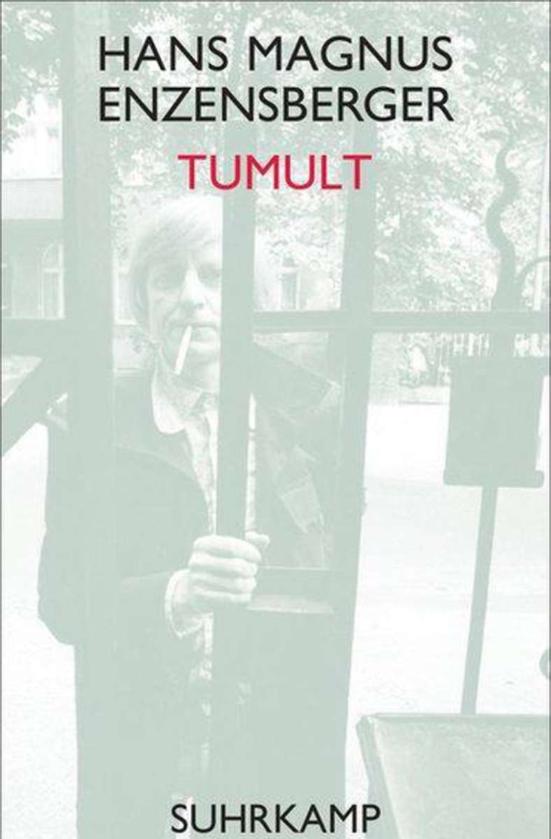 Tumult (2014) Über das, was er sein russisches Abenteuer nannte, hat sich Enzensberger erst gut 40 Jahre später Rechenschaft abgelegt: eine tumultuöse Affäre zwischen sowjetischen Schriftstellerkongressen, Berliner Kommunen und kubanischen Zuckerrohrplantagen.
