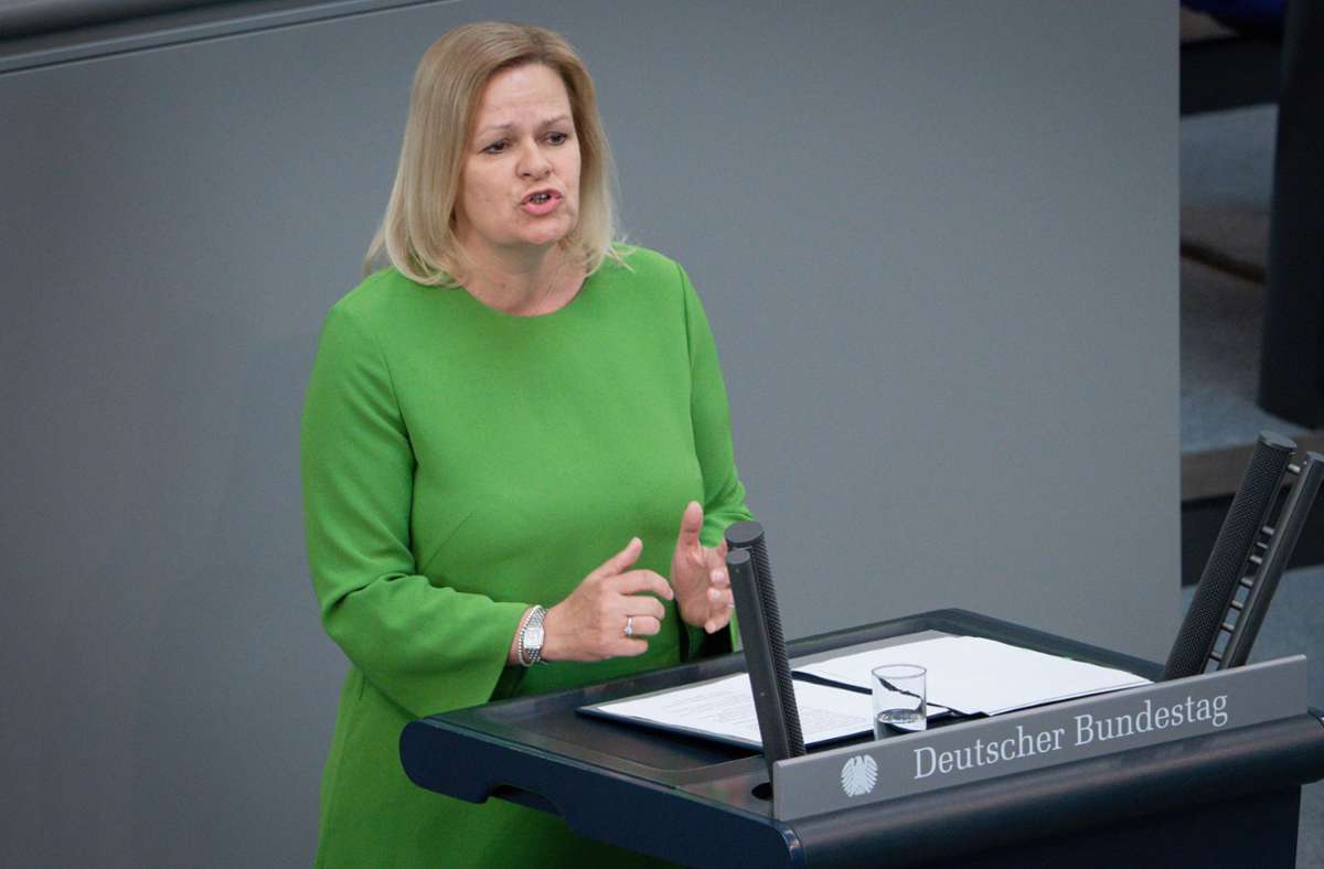 Bundesinnenministerin: Auch Faeser kritisiert DFB für Zeitpunkt der Flick-Entlassung