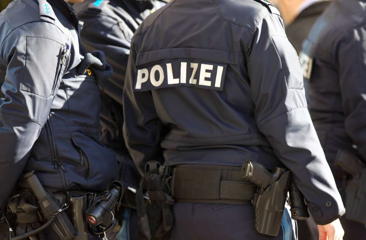 Nordrhein-Westfalen: 19-Jähriger flüchtet vor Kontrolle – Polizei stoppt ihn mit Schüssen