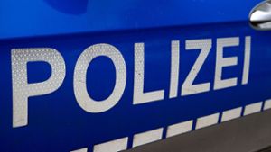 Unbekannter beschädigt in Breuningerland-Parkhaus Fiat