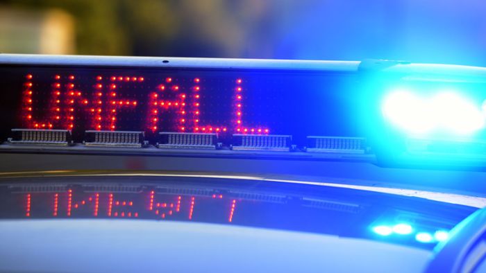 Unfall im Neckar-Odenwald-Kreis: Motorrad und Auto stoßen zusammen - Motorradfahrer stirbt vor Ort