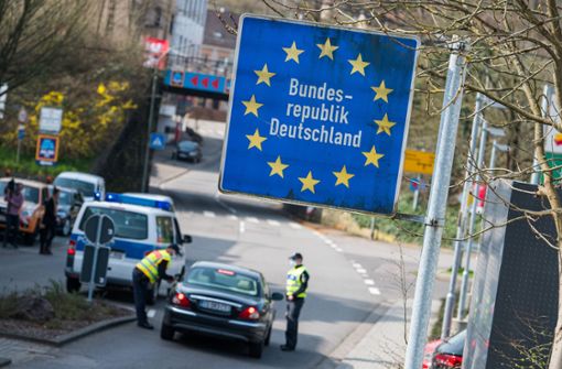 An der Grenze zwischen dem Saarland und dem französischen Département Moselle sind bereits wieder Grenzkontrollen eingeführt worden. An der baden-württembergischen Grenze gibt es diese noch nicht. Foto: dpa/Oliver Dietze