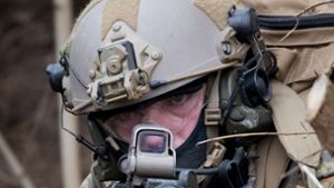Feldjäger stellen Handy und Tablet von KSK-General sicher