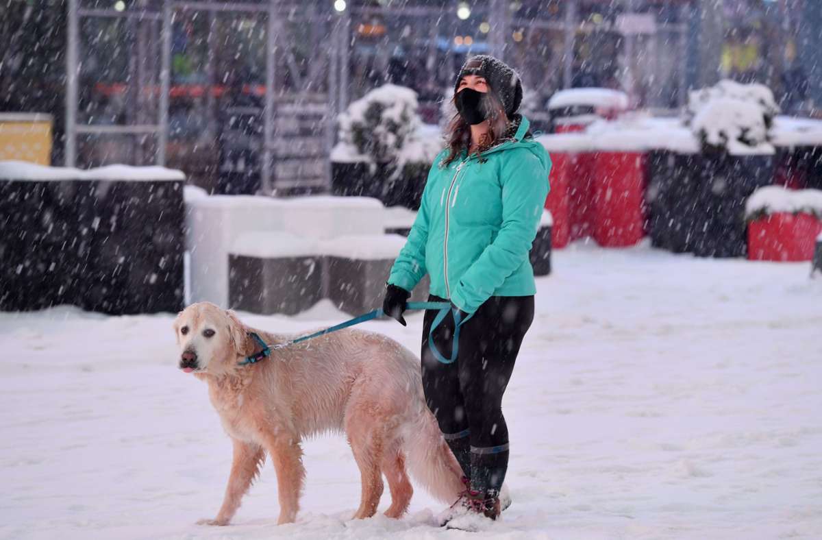 Ausnahmezustand in New York: Halber Meter Schnee? Wintereinbruch legt US-Metropole lahm