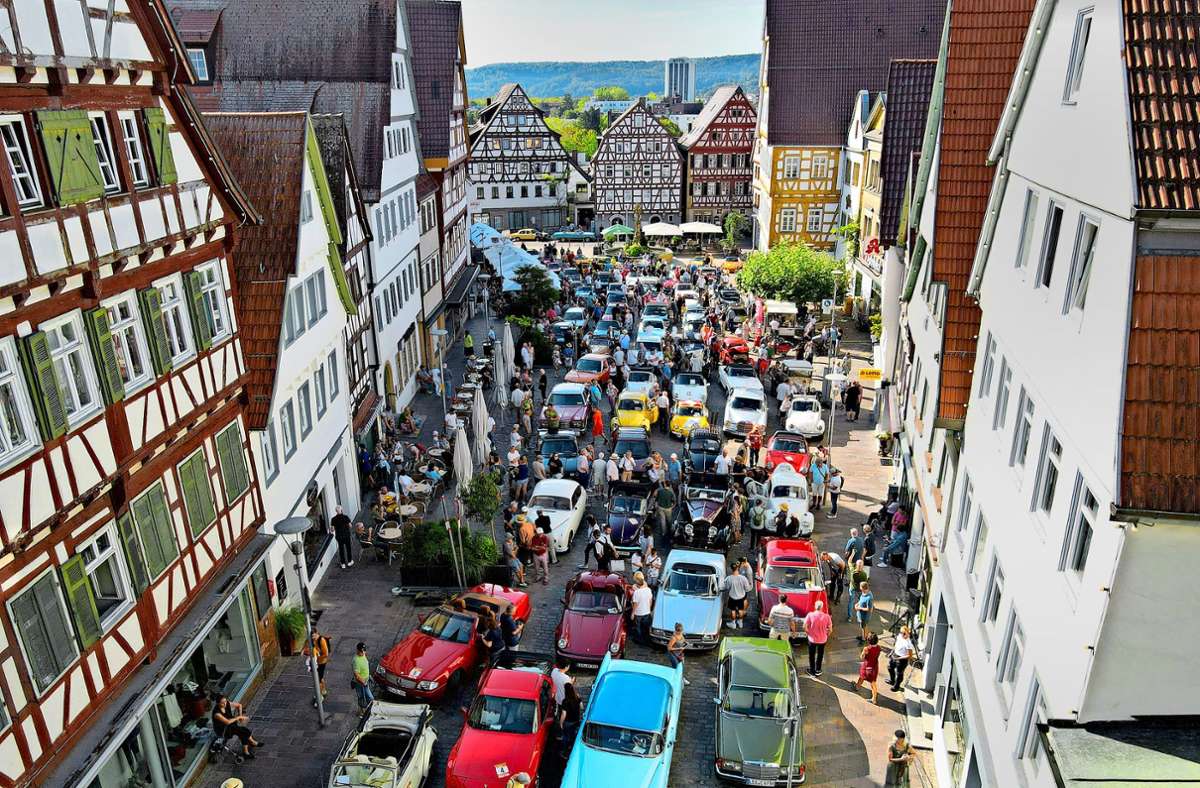Seltener Anblick: Oldtimer auf dem Leonberger Marktplatz.