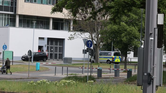 Halle-Attentäter verweigert ärztliche Behandlung in Klinik