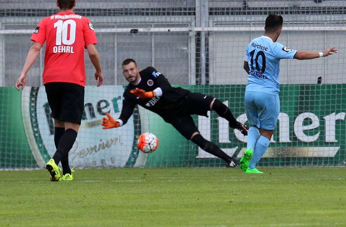 Enzo Marchese leistete viel in seiner Karriere für die Stuttgarter Kickers – ausgerechnet sein verschossener Elfmeter am 19. September 2015 beim SV Wehen Wiesbaden läutete die Talfahrt ein.