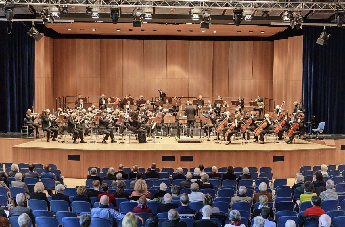 Schwierige Pandemiebedingungen: Sindelfinger Sinfonieorchester glänzt bei Matineekonzert