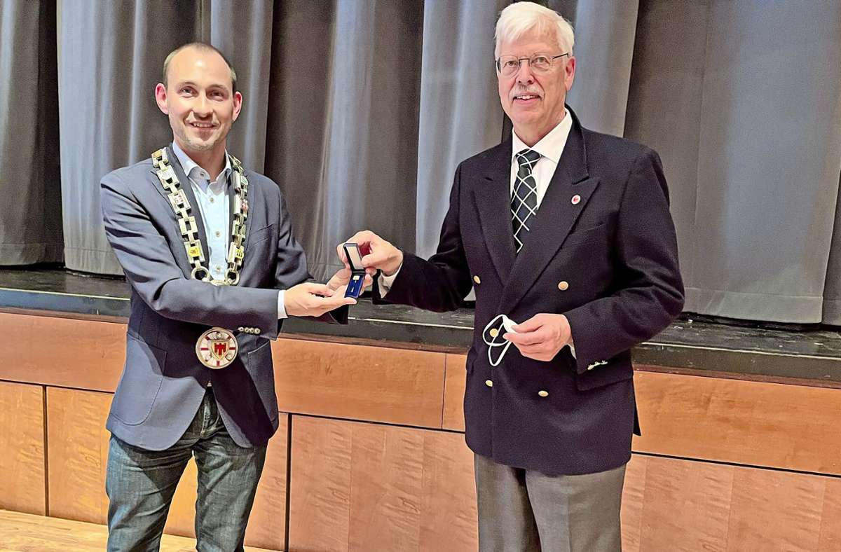 Böblinger Stadtrat: Willi Braumann für 30 Jahre im Gemeinderat geehrt