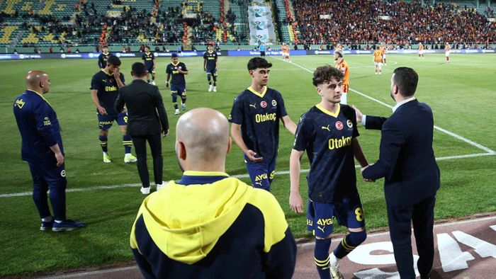 Fenerbahce Istanbul provoziert Spiel-Abbruch nach drei Minuten