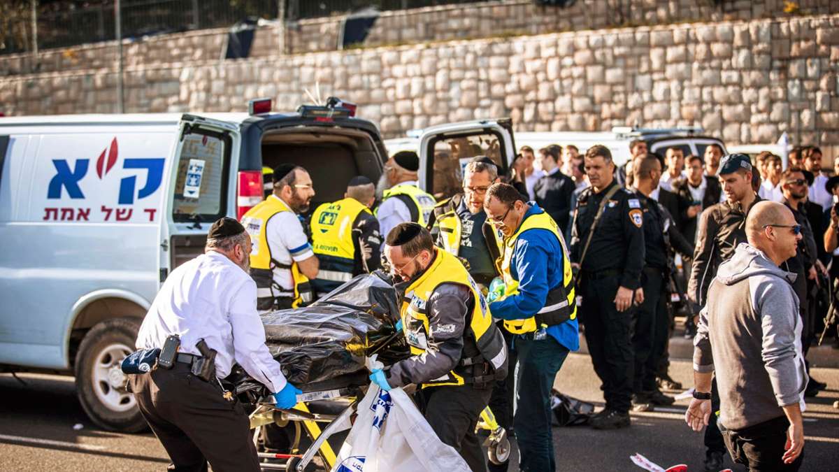 Krieg in Nahost: Attentäter verüben tödlichen Anschlag in Jerusalem