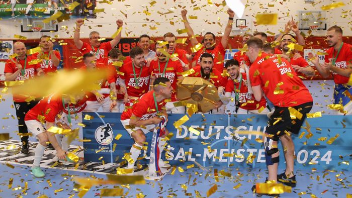 Endspielsieg gegen Hot 05: So feiert der TSV Weilimdorf die Deutsche Futsal-Meisterschaft