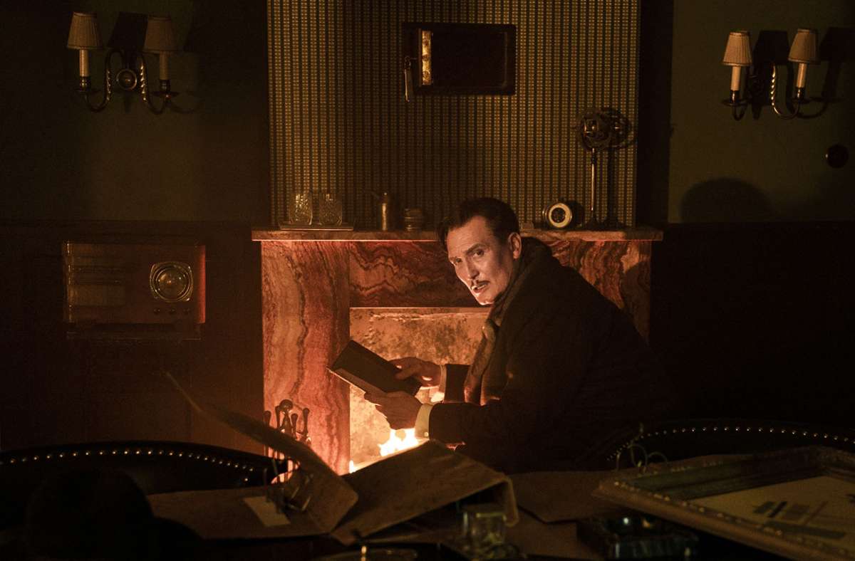 Der Vielgelobte: Schauspieler Oliver Masucci in einer Szene im  Film „Schachnovelle“, der ab Donnerstag, 23. September, im Kino läuft.