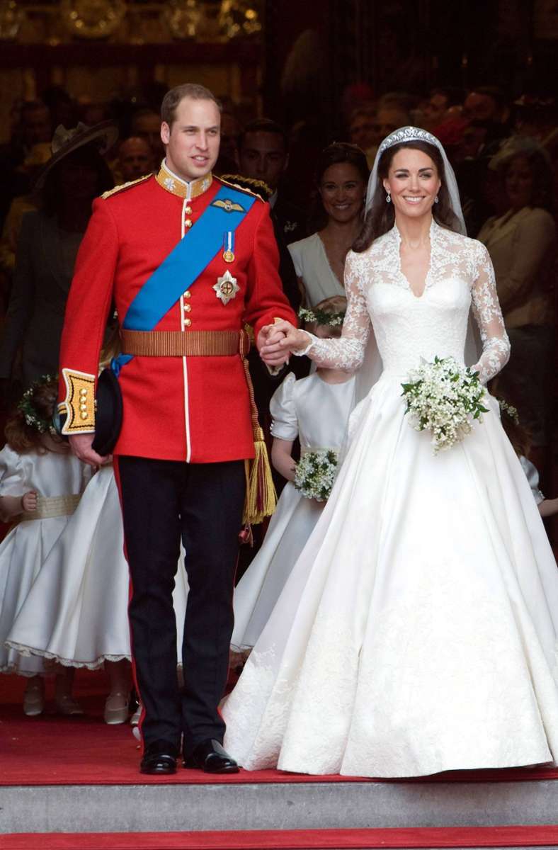 Das Brautkleid, in dem Kate Middleton 2011 Ja zu Prinz William sagte, ist preislich unerreicht. Medienberichten zufolge könnte es 250.000 Pfund (etwa 290.000 Euro)  wert sein.