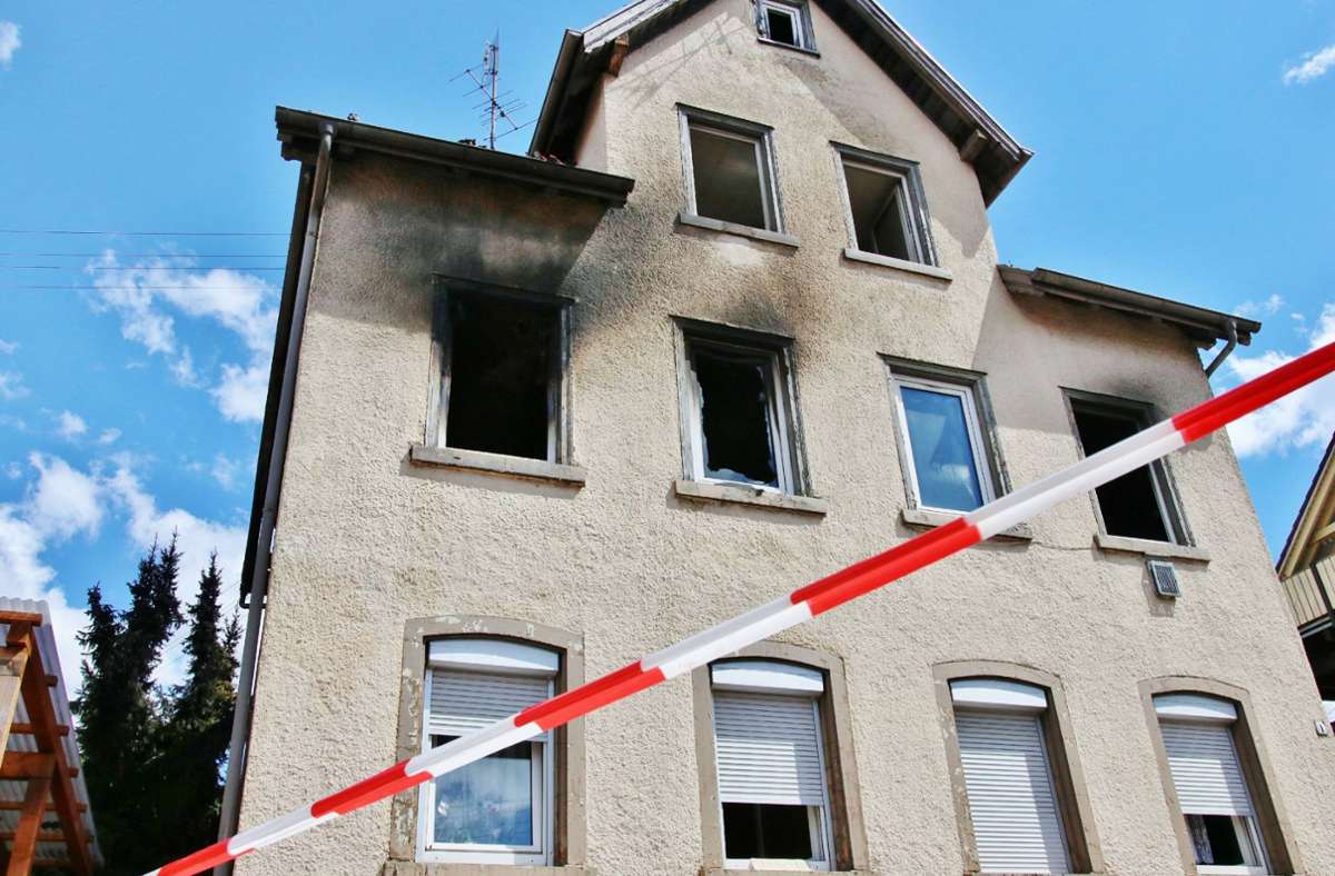 Feuerwehreinsatz in Geislingen: Hoher Schaden bei Wohnhausbrand – Bewohner retten sich