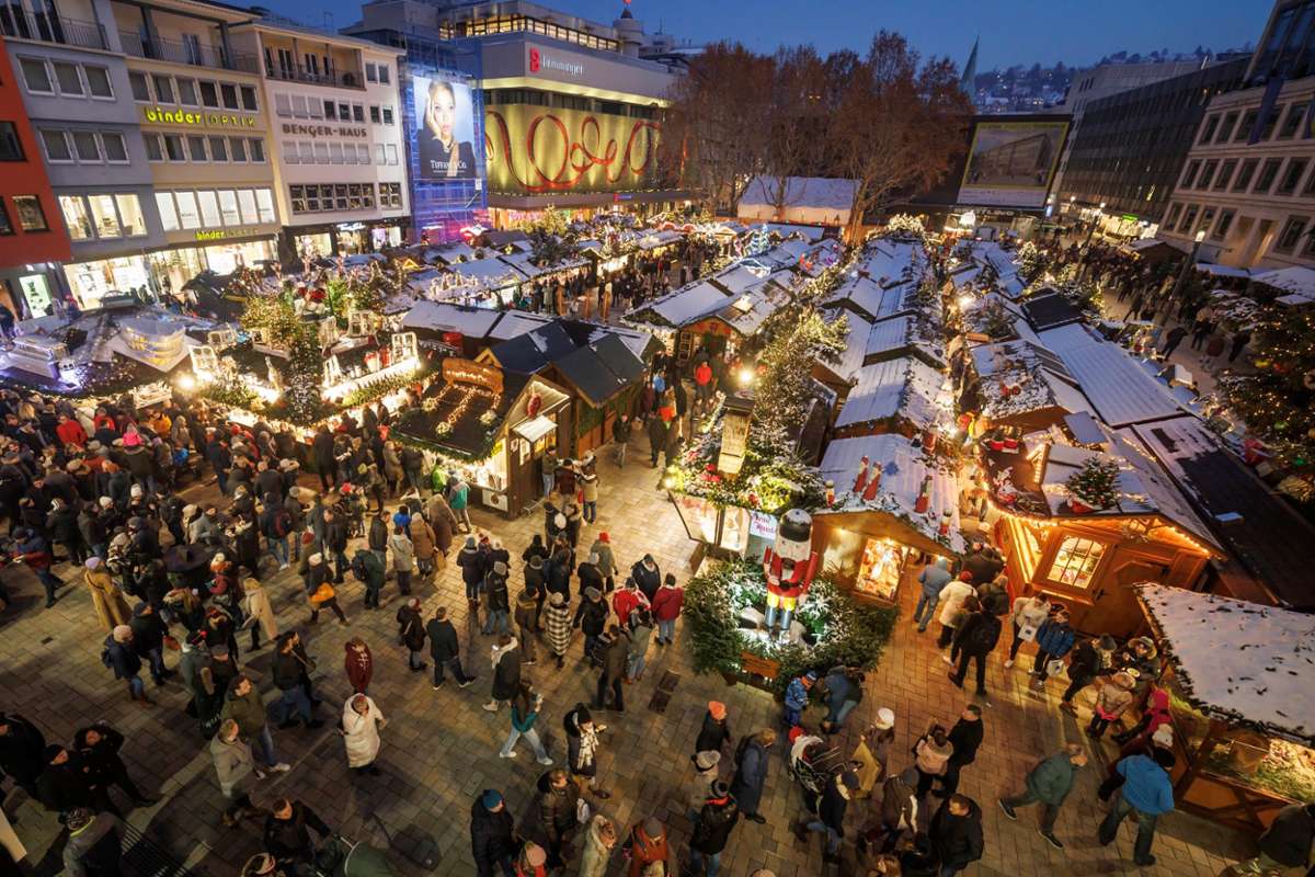 Der Stuttgarter Weihnachtsmarkt erstreckt sich durch einen weiten Teil der Innenstadt. Er findet vom 29.November bis zum 23. Dezember 2023 statt.
