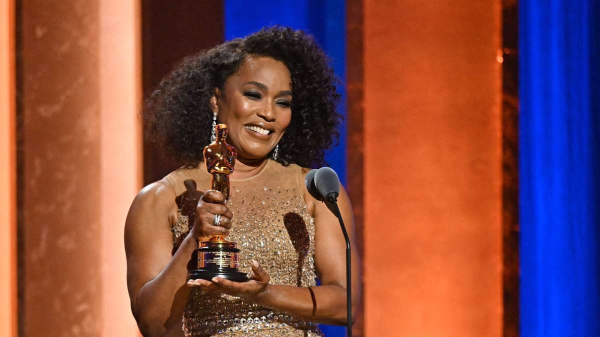 Die Filmakademie in Hollywood hat die diesjährigen Ehren-Oscars verliehen. Eine der Preisträgerinnen bei den sogenannten Governor-Awards in Los Angeles war Angela Bassett.
