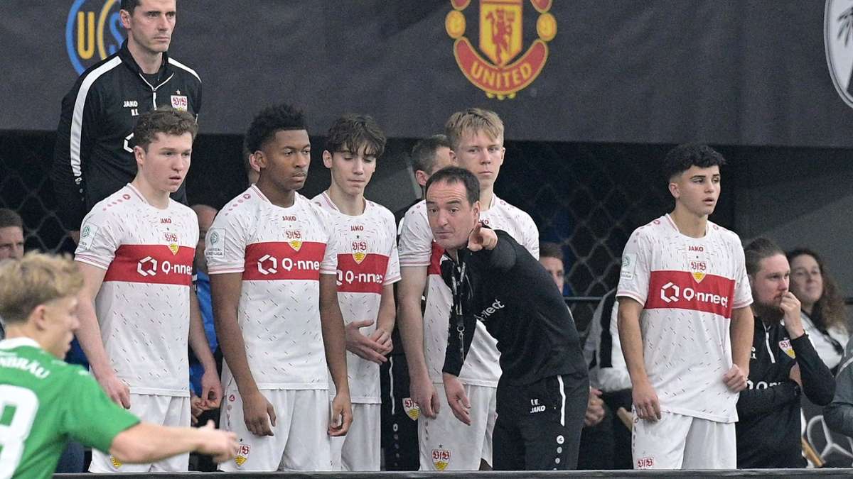 Fußball im Sindelfinger Glaspalast: Nachwuchs des VfB Stuttgart dreht am ersten Tag des Junior-Cup auf