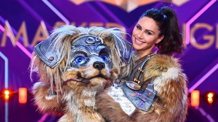 Fernsehen: Moderatorin Nazan Eckes überrascht als singender Robo-Hund
