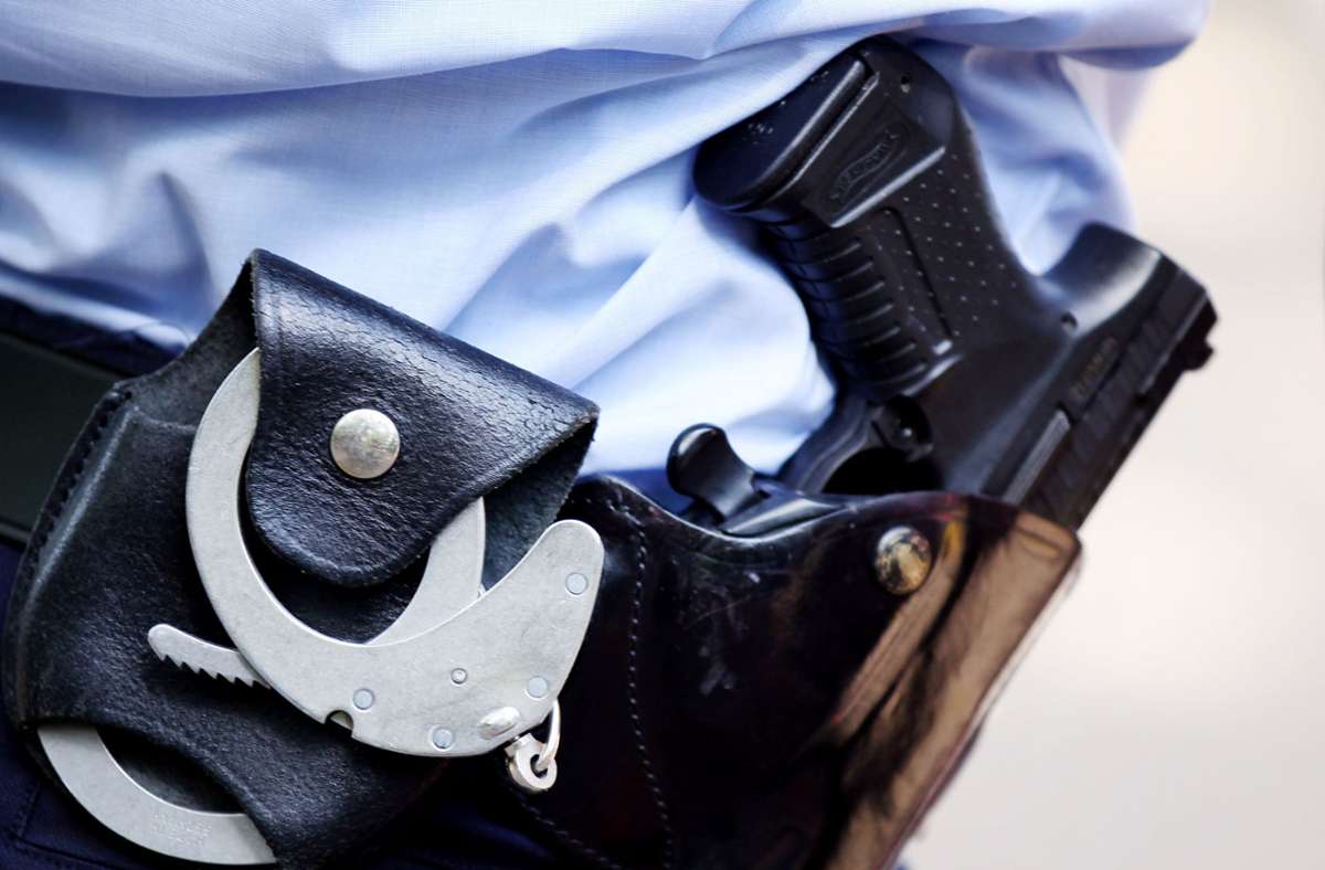 Kehl im Ortenaukreis: Mann schlägt Polizisten vor Revier mit der Faust ins Gesicht