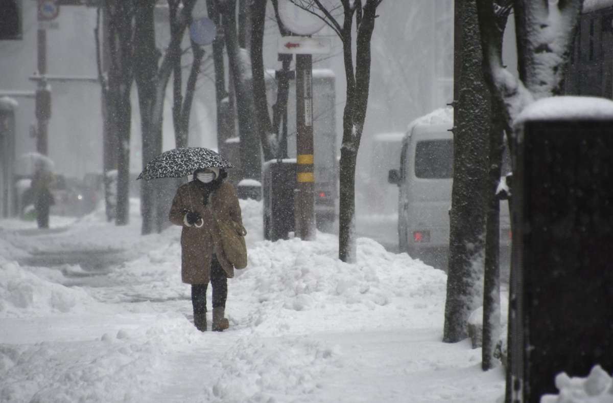 Wintereinbruch in Japan: Acht Tote und viele Verletze bei schweren Schneefällen