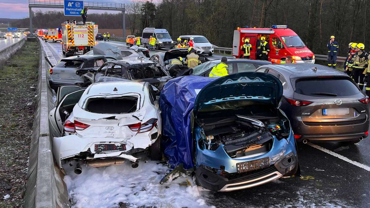 A3 bei Würzburg: Zwei Tote nach Massenkarambolage mit 40 Fahrzeugen
