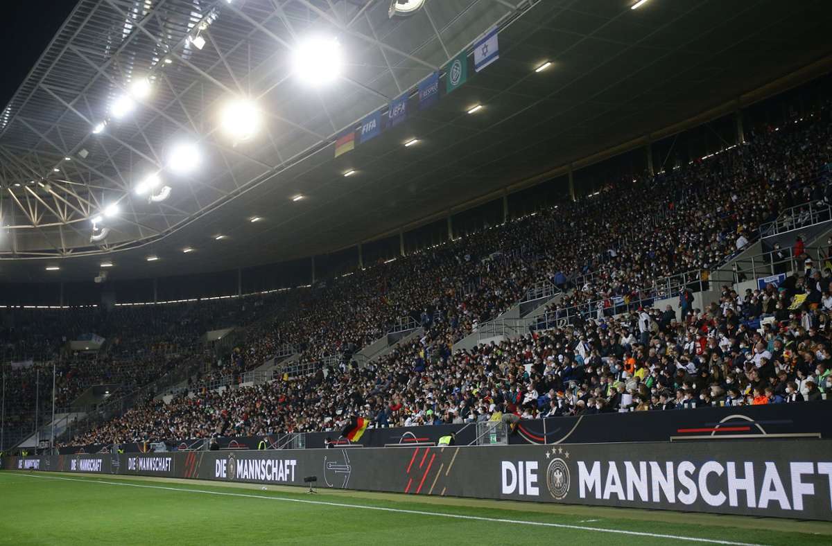 Der DFB verurteilte den  rechtsextremistischen Vorfall vom Samstag im Sinsheimer Stadion „aufs Schärfste“. (Symbolfoto) Foto: Pressefoto Baumann/Hansjürgen Britsch