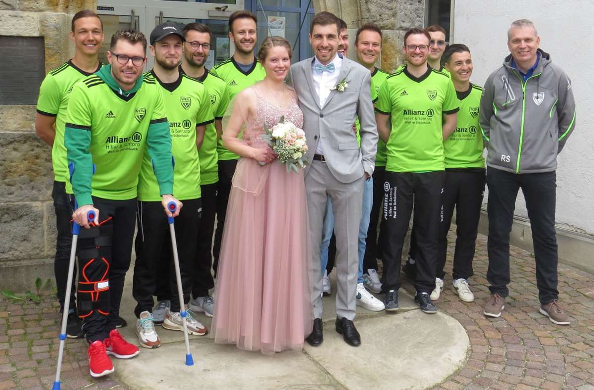 Fußball: SpVgg Weil im Schönbuch steht bei der Hochzeit eines Mitspielers Spalier