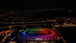 MHP-Arena in Regenbogenfarben – was es damit auf sich hat
