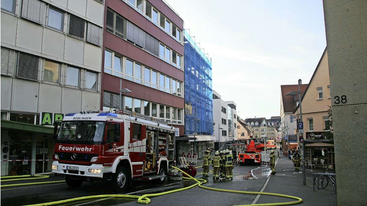 Dehnfugenbrand  in Böblingen: Wohn- und Geschäftshaus evakuiert