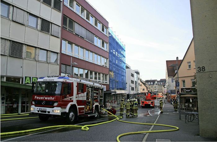 Dehnfugenbrand  in Böblingen: Wohn- und Geschäftshaus evakuiert