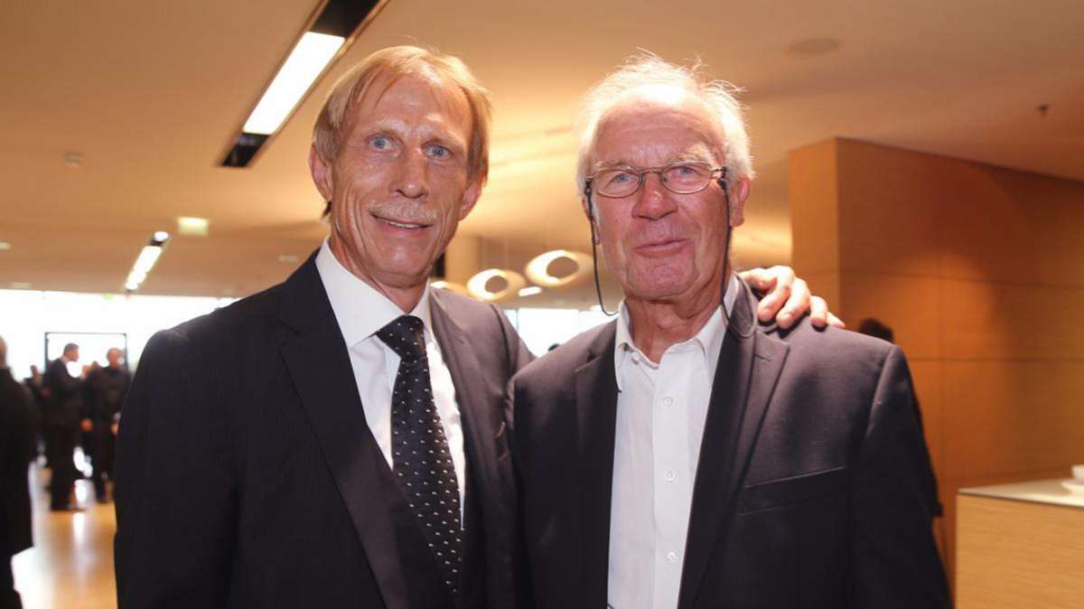 Daum mit dem 1984-Meistertrainer Helmut Benthaus bei der Feier zu Mayer-Vorfelders 90. Geburtstag