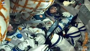 Russische Sojus-Kapsel an ISS angedockt