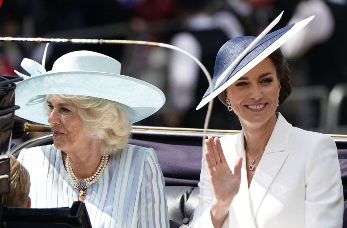 Britisches Königshaus: Camilla und Kate zu Offizierinnen von Garderegimentern ernannt