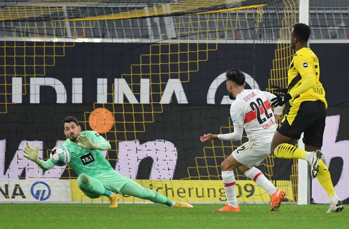 Nicolas Gonzalez (Nummer 22) setzt in der Vorsaison am 11. Spieltag mit dem Treffer zum 5:1 bei Borussia Dortmund den Schlusspunkt.
