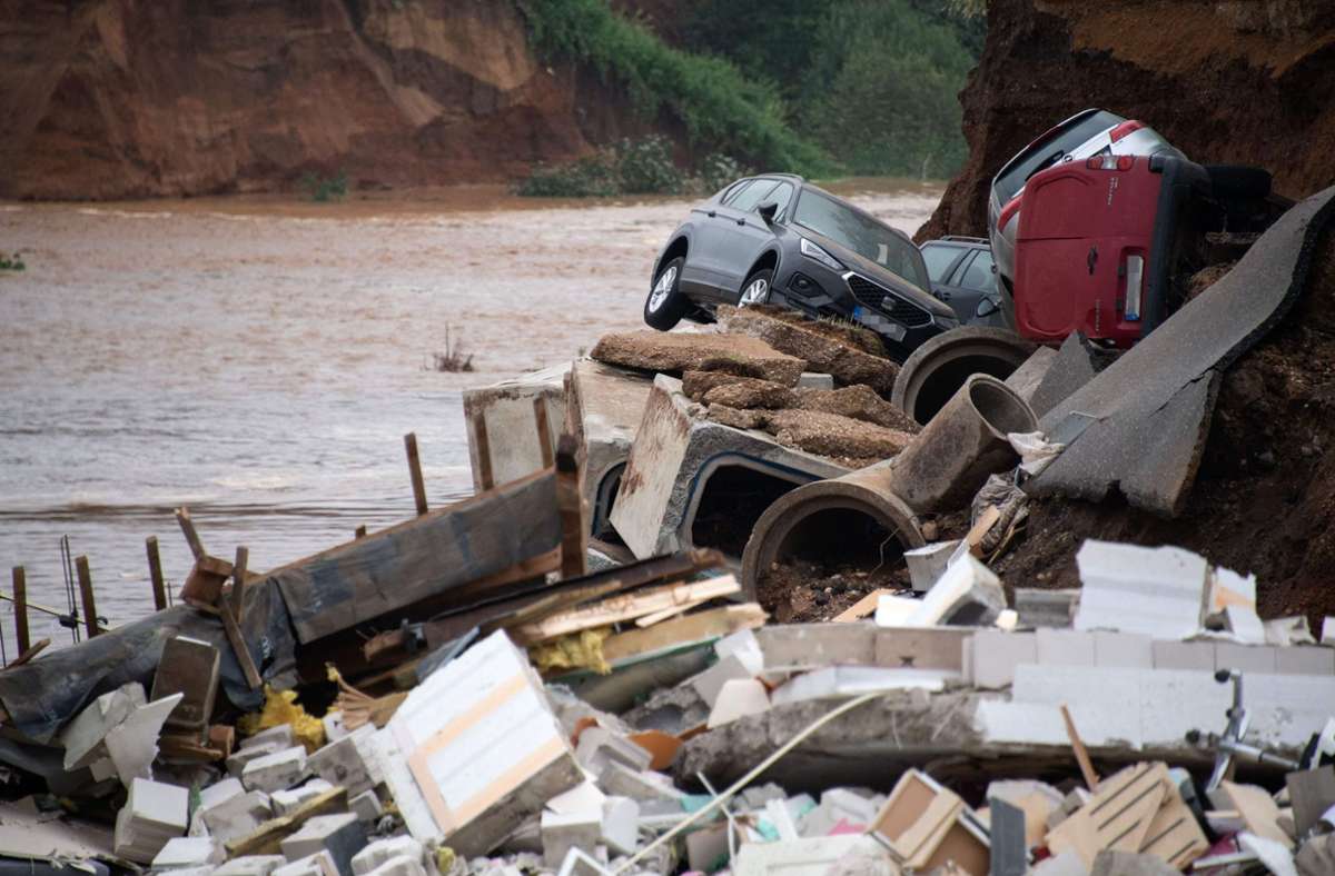 Nach dem Hochwasser gab es Gerüchte über einen unterirdischen Fluss in Blessem. Foto: AFP/SEBASTIEN BOZON
