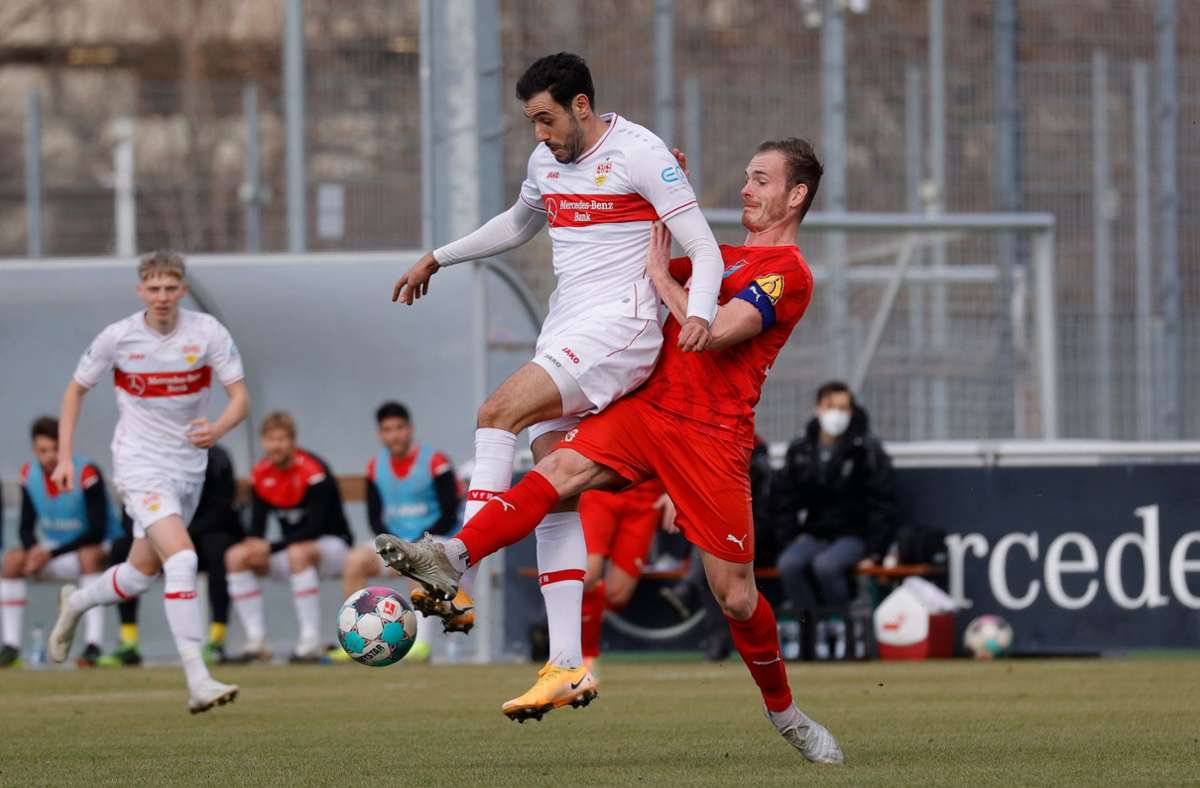 Hamadi Al Ghaddioui (Mitte) traf für den VfB Stuttgart II.