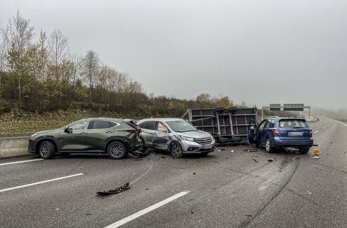 A8 nahe Rutesheim: Fünf Verletzte bei schwerem Unfall